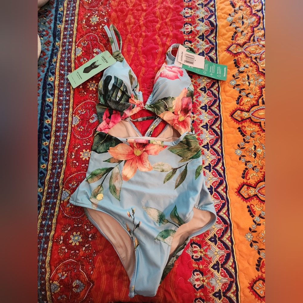 NWT- LEONISA SHAPEWEAR BATHING SUIT- SZ M
